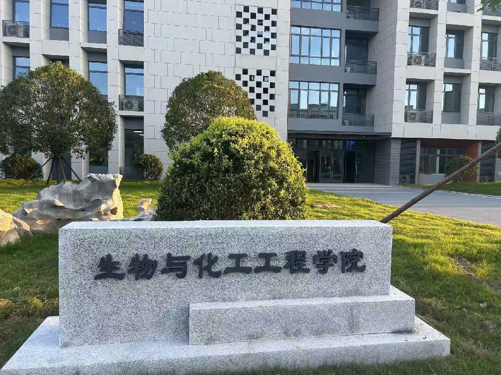 雅江县扬州职业大学体育场高杆灯项目